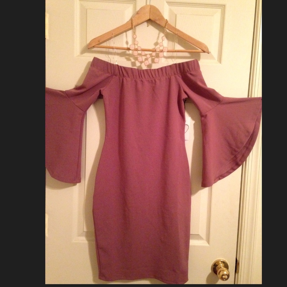 Off shoulder bodycon fitted dress